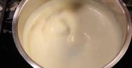 Bešamel je základ mnoha omáček, jak se přesně připravuje?