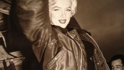 Marilyn Monroe v Koreji, 1954
