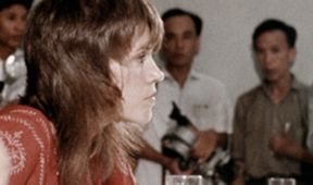 Jane Fondová a Joan Baezová v Hanoji, 1972