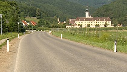 Klášterní říše (3/4)