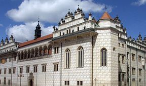 Proměny zámeckého nádvoří