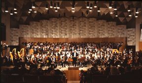 Bernstein řídí Debussyho Moře