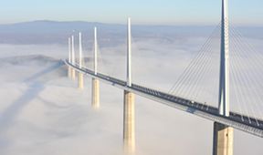 Viadukt Millau: Most v oblacích