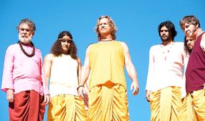 Muži, co zírají na kozy