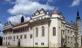Proměny zámeckého nádvoří