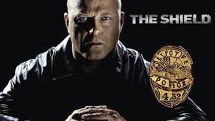 The Shield - Policejní odznak V (11)
