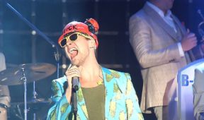 Kombo: Vojta Dyk a B-Side Band v Sono Centru