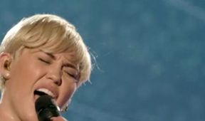 Miley Cyrus – Bangerz Tour
