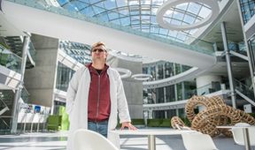 Futuretro - smart člověk (1/8)
