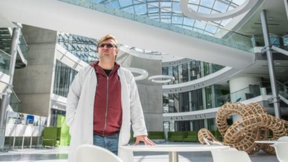 Futuretro - smart člověk (1/8)