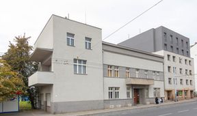 Adolf Loos - revolucionář mezi architekty