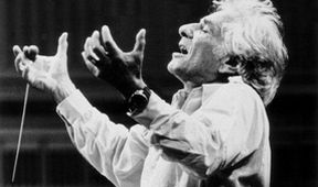 Bernstein řídí skladby J. S. Bacha a I. Stravinského