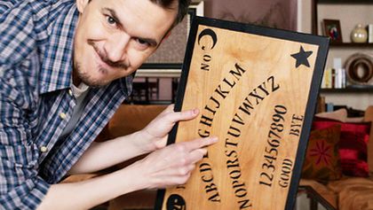 30 dní paranormální aktivity s ďáblem v těle ženy, která nenávidí muže
