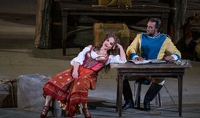 Bizetova Carmen ve veronské Aréně, Týden dárků