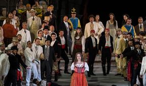 Bizetova Carmen ve veronské Aréně, Týden dárků