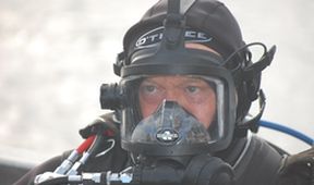 Ross Kemp: Shipwreck Treasure Hunter (4)