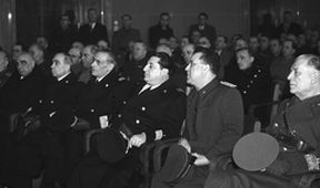 Hákový kříž nad Římem