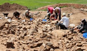 Slovenskí archeológovia na Slovensku