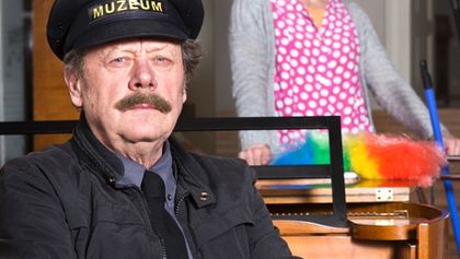 Sám v muzeu II