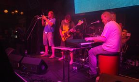 Czech Music on the Road - turné u protinožců očima rockerů