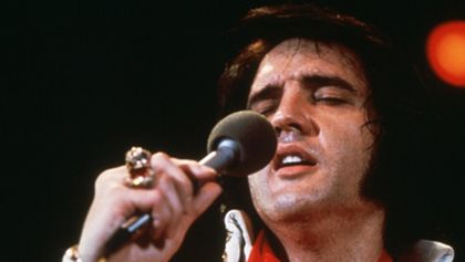 Elvis Presley: On Tour, Klobouk dolů