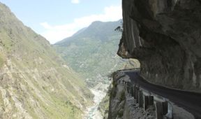 Po nebezpečných cestách kamionem: Himaláj (8)