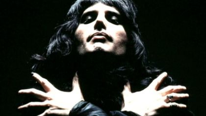 Freddie Mercury: Příběh, Je nám ctí...