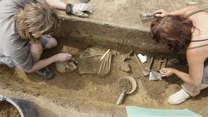 Pod povrchem - stoleté působení archeologického ústavu