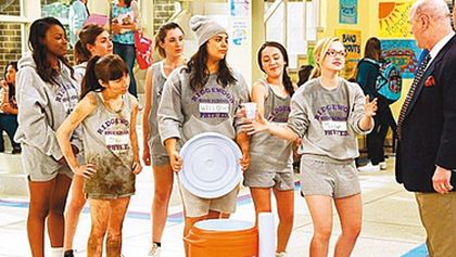 Liv a Maddie (52)