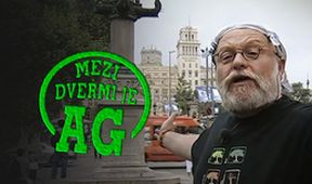 Mezi dveřmi je A.G