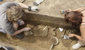 Pod povrchem - stoleté působení archeologického ústavu
