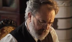 Jules Verne a pozvání k cestě kolem světa, Klobouk dolů