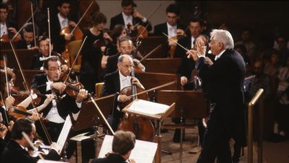 Bernstein řídí Debussyho Moře