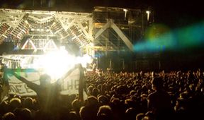 Queen: Magic Tour v Budapešti, Pop-rockové pódium