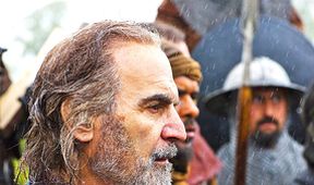 V kruhu koruny