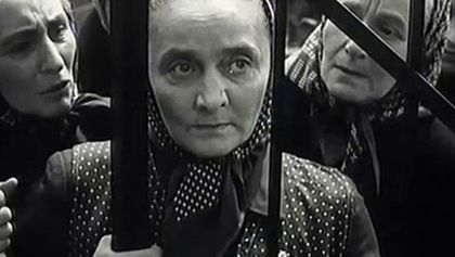 V hodine dvanástej