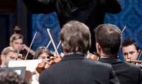 Sir Simon Rattle diriguje české a terezínské autory, Rok české hudby