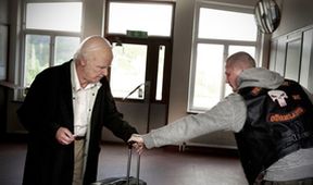 Stoletý stařík, který vylezl z okna a zmizel