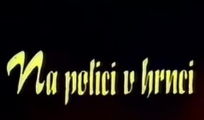 Na polici v hrnci