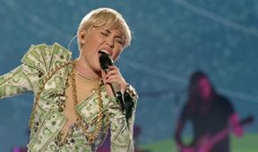 Miley Cyrus – Bangerz Tour