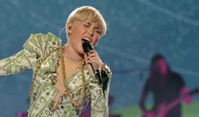Miley Cyrus – Bangerz Tour