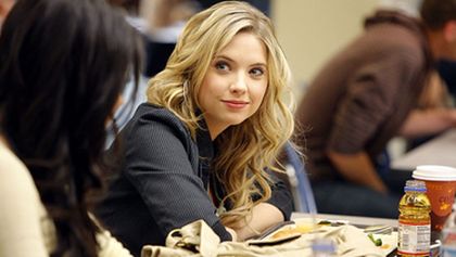 Pretty Little Liars VII (16)