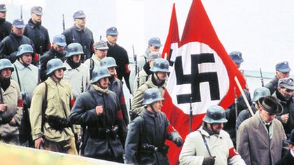 Hitler: Vzestup zla (2/2)