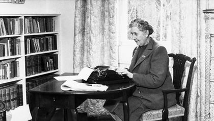 Agatha Christie: 100 let s Herculem Poirotem a slečnou Marplovou, Klobouk dolů