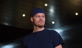 Program: Pád legendy