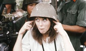 Jane Fondová a Joan Baezová v Hanoji, 1972