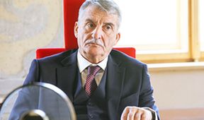 Modré stíny (3/4)