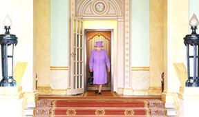 Alžběta II. - 90 let v 90 minutách