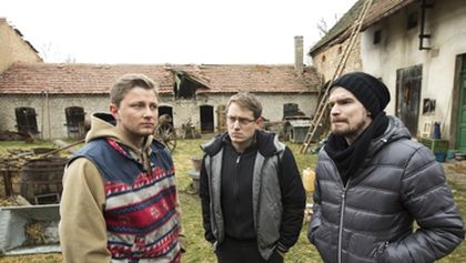 Drazí sousedé (25)