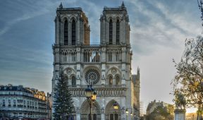 Notre-Dame znovu otevřena, Speciál ČT24